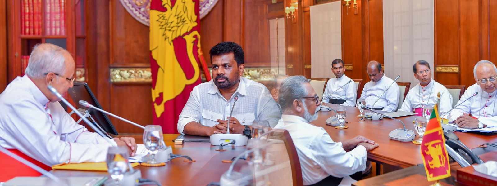 කතෝලික ආගමික නායකයින් සහ ජනපති අතර හමුවක්